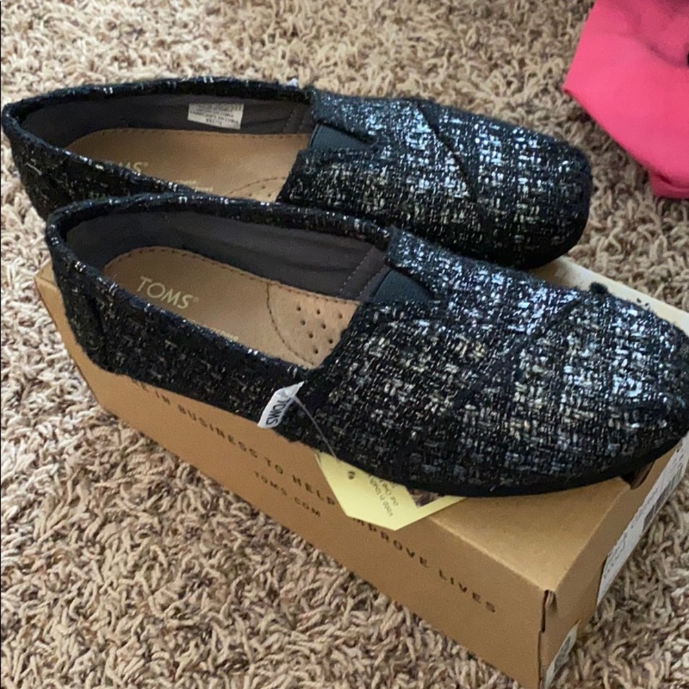 brand new black toms